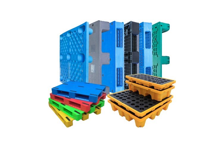 A variety of plastic pallets including nestable, stackable, double-sided, and spill pallets in multiple colors and structures.