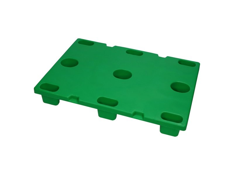 Green nestable plastic pallet, seamless HDPE/PP surface, protects materials.