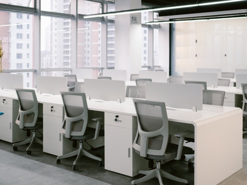 Modern office consultation area with open workstations, representing the pallet supplier’s team conducting one-on-one client needs assessment.