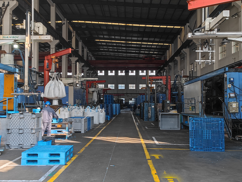 Plastic pallet injection molding workshop with production lines and blow molding machines